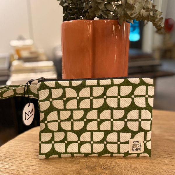 Flat <br/> Pouch <br/> Monsato