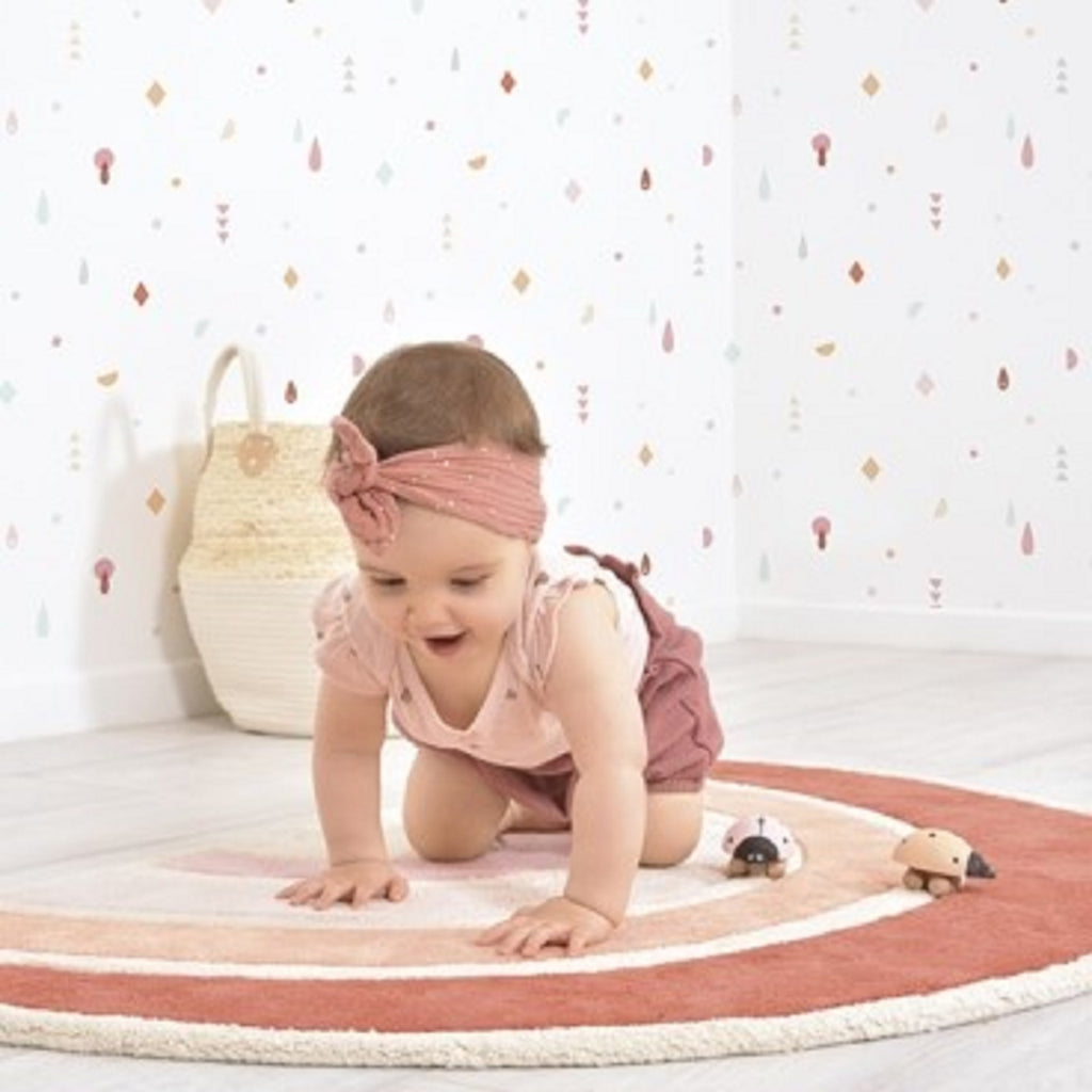 Material: non-woven wallpaper