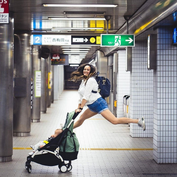 The stroller can fold and unfold with the rolling base in place 