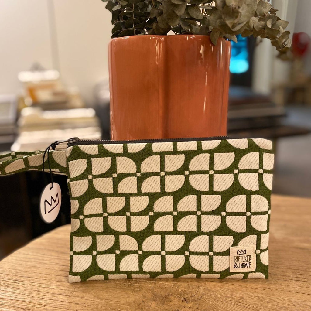 Flat <br/> Pouch <br/> Monsato