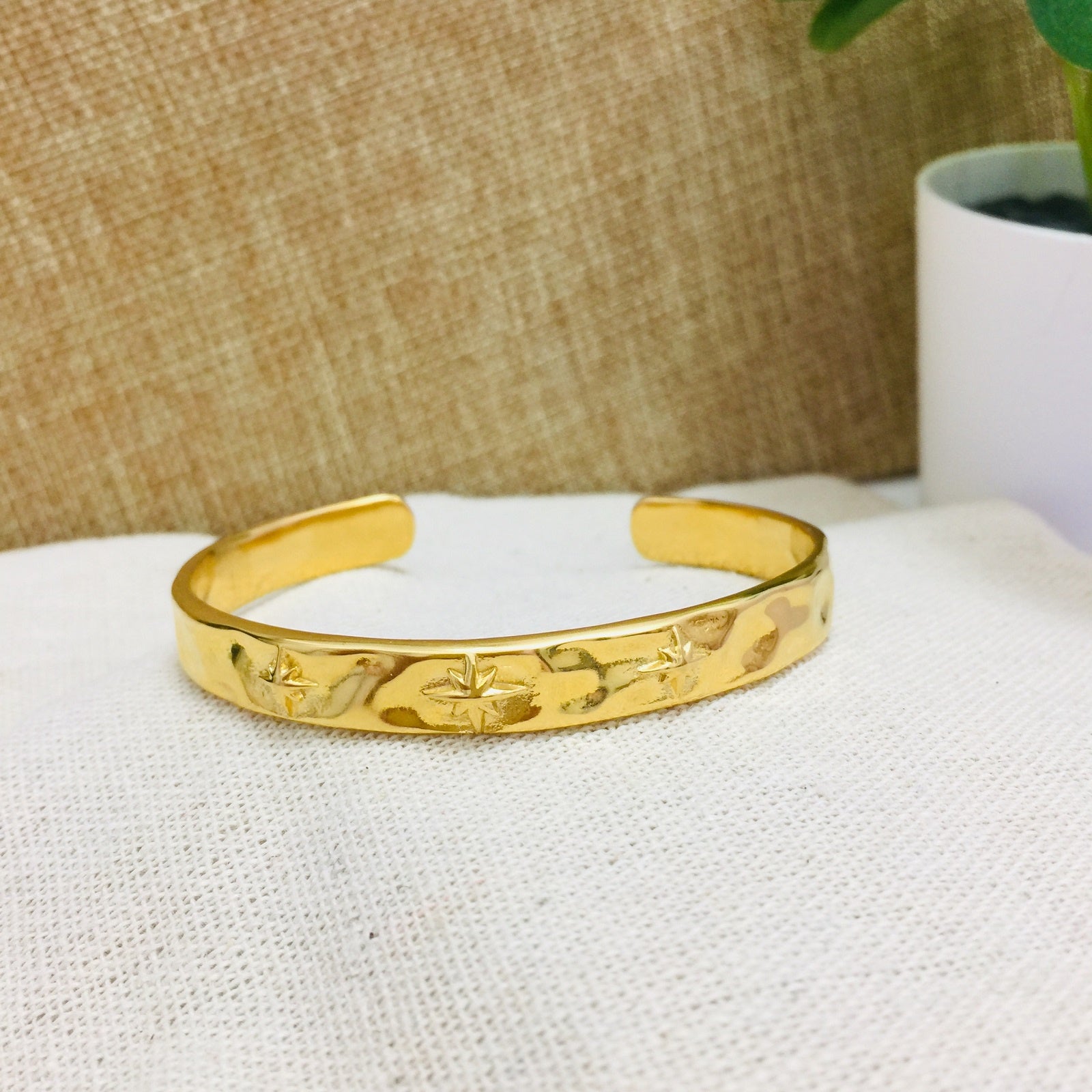 Thick bangle