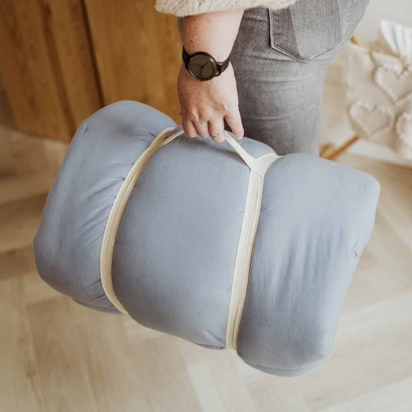 Lightweight and handy