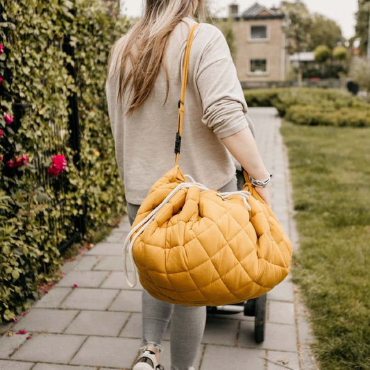shoulder strap included