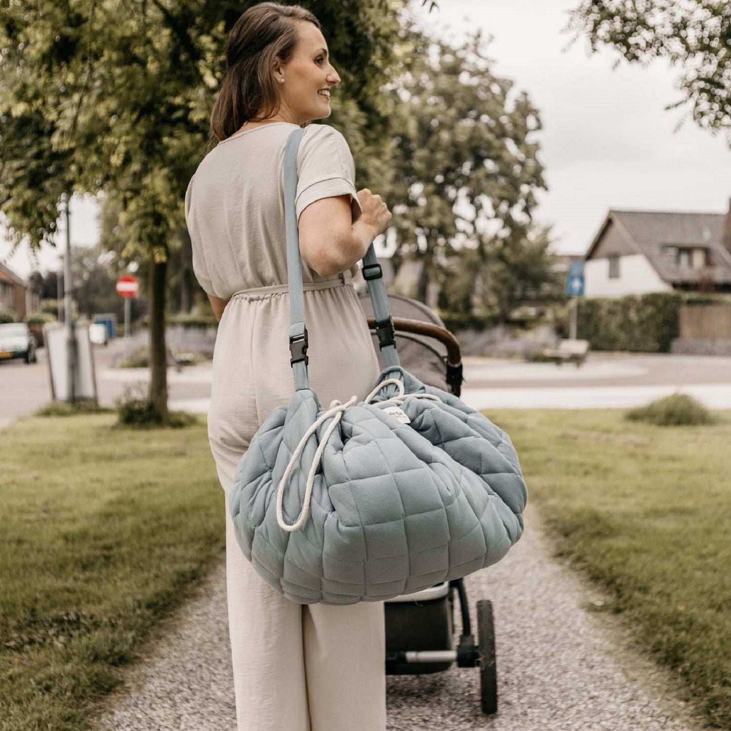 The adjustable and removable shoulder strap.